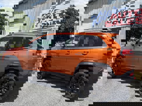 Used 2016 Jeep Cherokee Trailhawk w/ Comfort/Convenience Group image 10