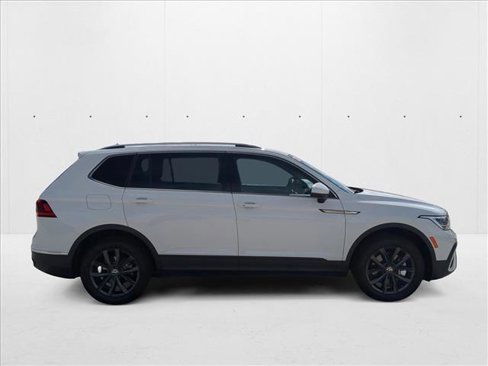 Used 2022 Volkswagen Tiguan SE image 4