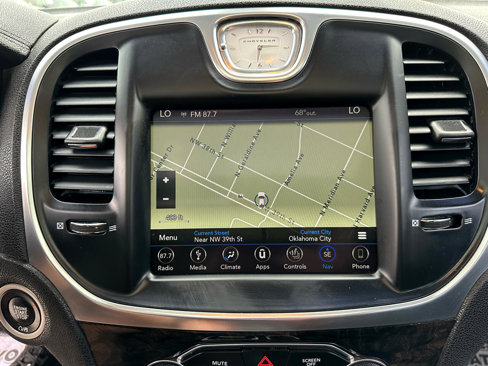 Used 2018 Chrysler 300 Limited image 47