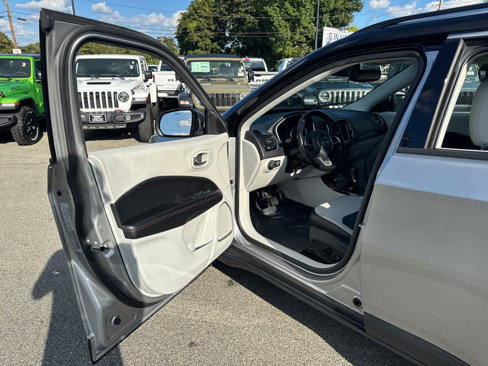 Used 2020 Jeep Compass Limited image 11