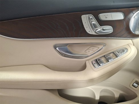 Used 2019 Mercedes-Benz GLC 300 4MATIC image 15
