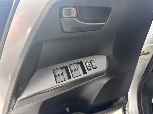 Used 2018 Toyota RAV4 LE image 19