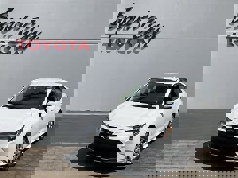 Used 2024 Toyota Corolla LE image 1