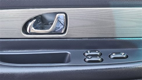 Used 2004 Ford Thunderbird image 29