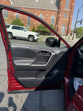 Used 2019 Toyota RAV4 LE image 9