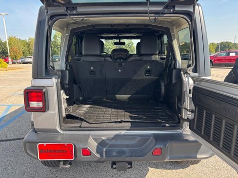 Used 2019 Jeep Wrangler Unlimited Sahara image 5