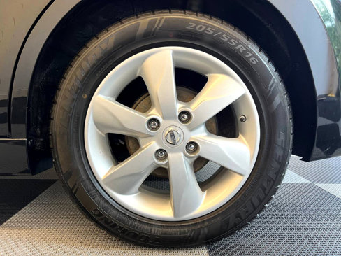 Used 2012 Nissan Versa SL w/ SL Navigation Pkg image 28