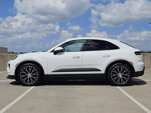 Certified 2024 Porsche Macan 4 Electric image 2