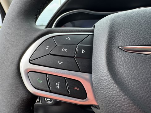 Used 2023 Chrysler 300 Touring w/ Sport Appearance Package image 28
