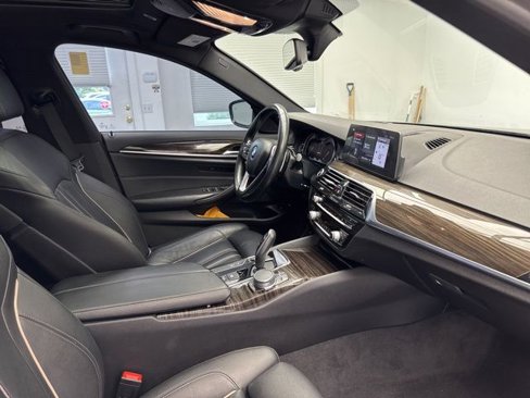Used 2018 BMW 530e image 12