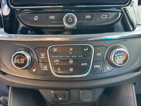 Used 2020 Chevrolet Traverse LT image 14