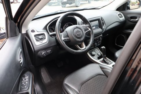 Used 2019 Jeep Compass Latitude w/ Cold Weather Group image 10