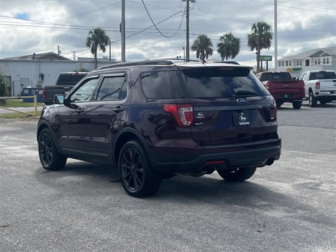 Used 2018 Ford Explorer XLT w/ Equipment Group 202A image 3