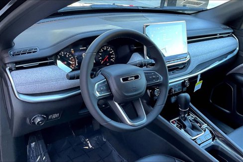 New 2025 Jeep Compass Latitude image 9