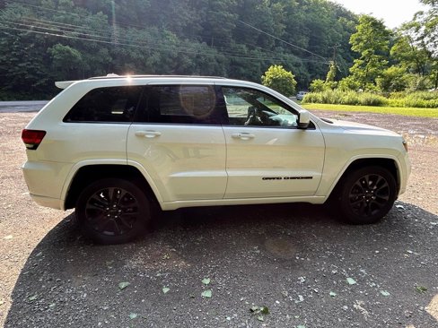 Used 2021 Jeep Grand Cherokee Laredo X image 6