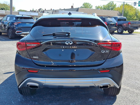 Used 2017 INFINITI QX30 Premium w/ Cargo Package image 6