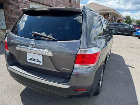 Used 2011 Toyota Highlander Limited w/ Tow Pkg image 12
