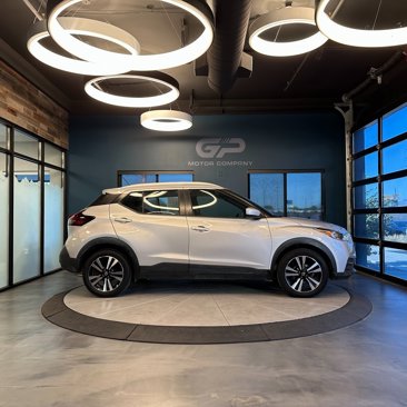 Used 2019 Nissan Kicks SV image 2