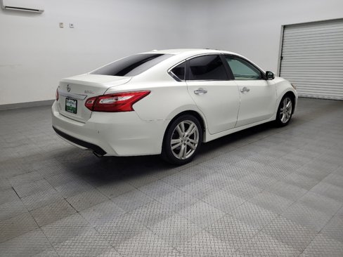 Used 2017 Nissan Altima 3.5 SL w/ 3.5SL Technology Package image 9