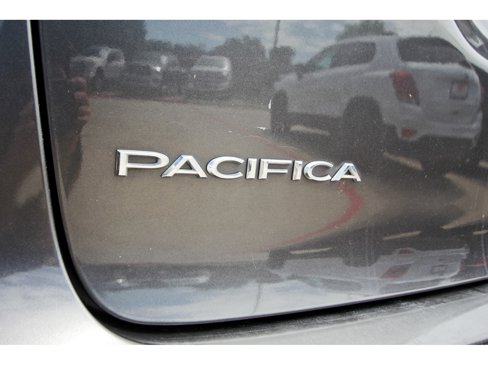 Used 2017 Chrysler Pacifica Limited image 31