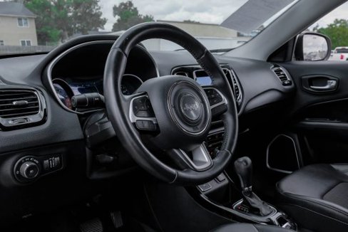 Used 2019 Jeep Compass Latitude image 3