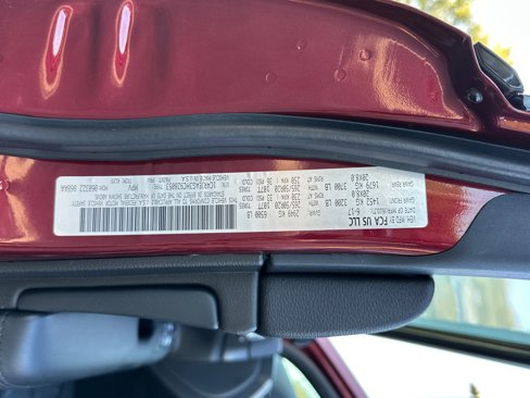 Used 2017 Jeep Grand Cherokee Altitude image 34