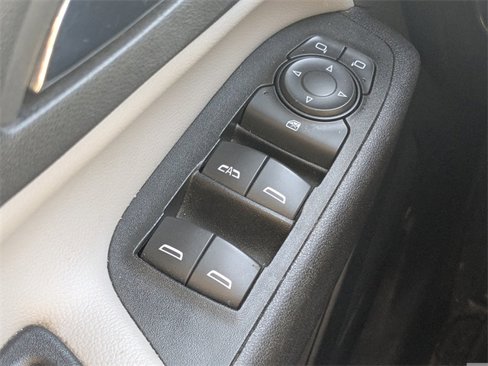 Used 2022 Chevrolet Equinox LS w/ Driver Confidence II Package image 21