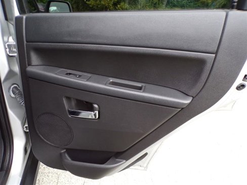 Used 2010 Jeep Grand Cherokee Laredo image 24