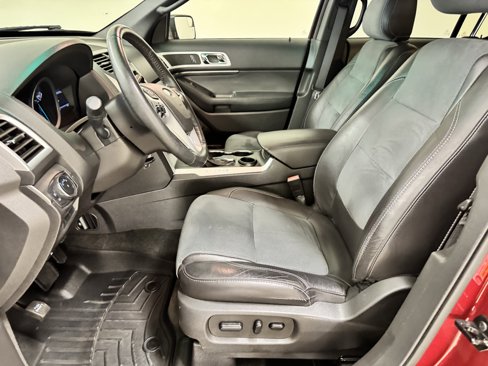 Used 2015 Ford Explorer XLT w/ Equipment Group 202B image 9