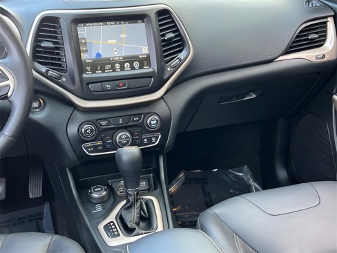 Used 2018 Jeep Cherokee Limited image 25