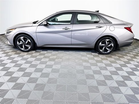 Used 2023 Hyundai Elantra SEL w/ Convenience Package image 4