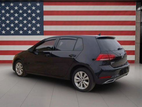 Used 2018 Volkswagen Golf SE image 3