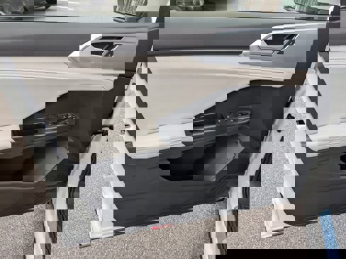 New 2025 Volkswagen Taos SE image 11