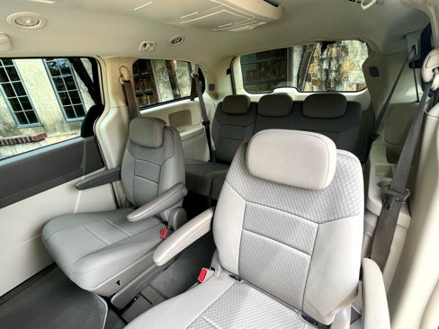 Used 2010 Chrysler Town & Country Touring image 38