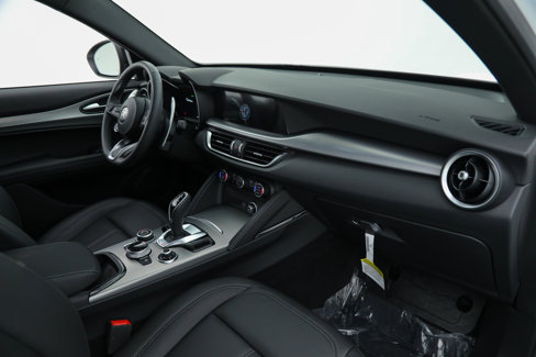New 2025 Alfa Romeo Stelvio Sprint image 15