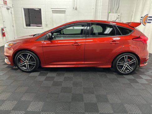Used 2018 Ford Focus ST w/ Equipment Group 401A image 6