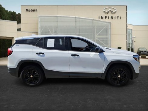 Used 2020 GMC Terrain SLE image 3