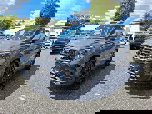 Certified 2022 Volkswagen Taos SE w/ IQ.Drive SE Package image 3