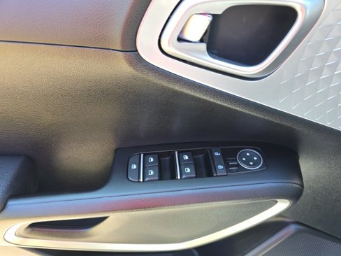 Used 2025 Kia Soul LX w/ LX Technology Package image 24