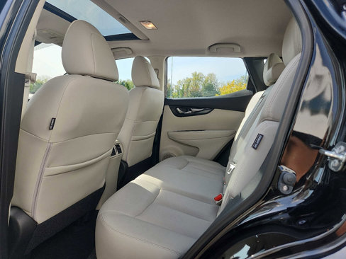 Used 2021 Nissan Rogue Sport SL w/ Premium Package image 10