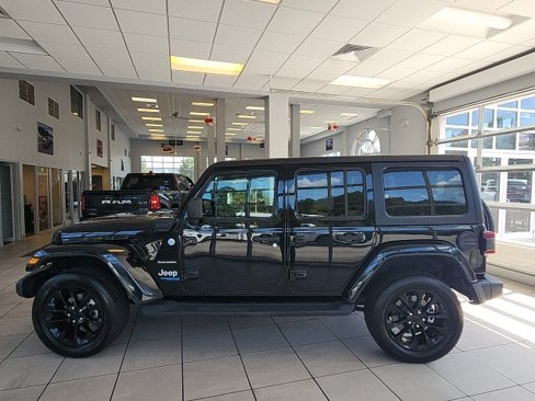 Certified 2021 Jeep Wrangler Unlimited Sahara w/ Cold Weather Group image 14
