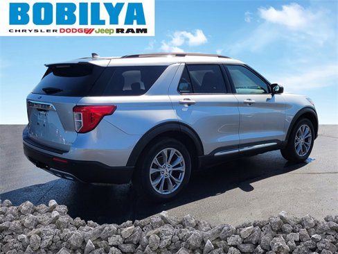 Used 2022 Ford Explorer XLT image 3