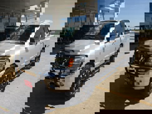 Used 2004 Nissan Titan SE w/ (OF1) SE Off-Road Pkg image 2