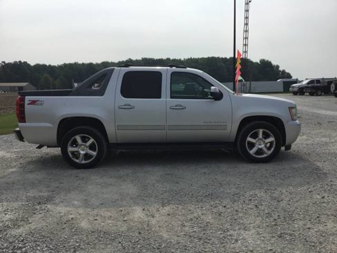 Used 2011 Chevrolet Avalanche LS image 2