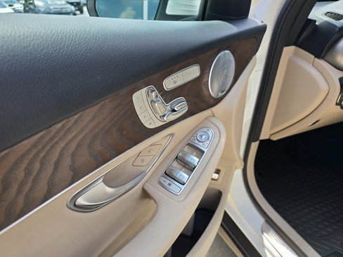 Used 2018 Mercedes-Benz GLC 300 4MATIC image 19