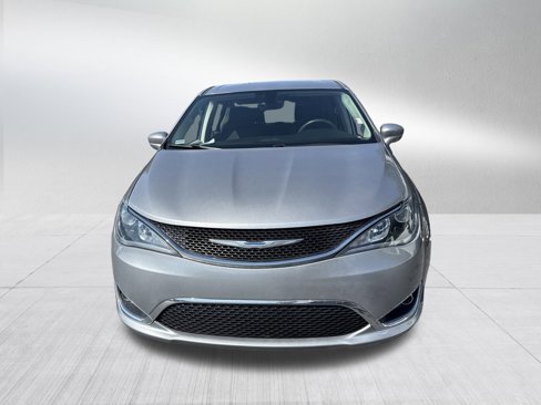 Used 2018 Chrysler Pacifica Touring Plus w/ Tire & Wheel Group image 2