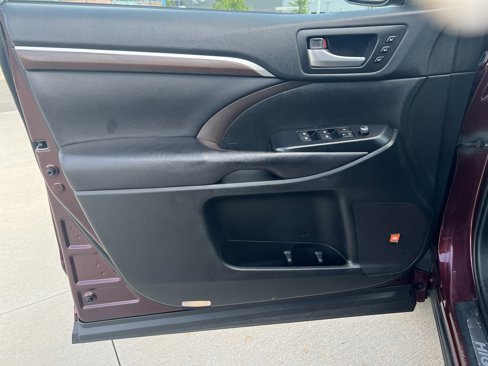 Used 2016 Toyota Highlander Limited image 14