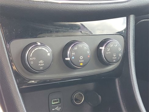 Used 2013 Chrysler 200 S image 21