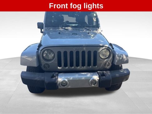 Used 2015 Jeep Wrangler Unlimited Sahara w/ Connectivity Group image 9