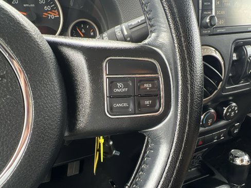 Used 2017 Jeep Wrangler 75th Anniversary image 33